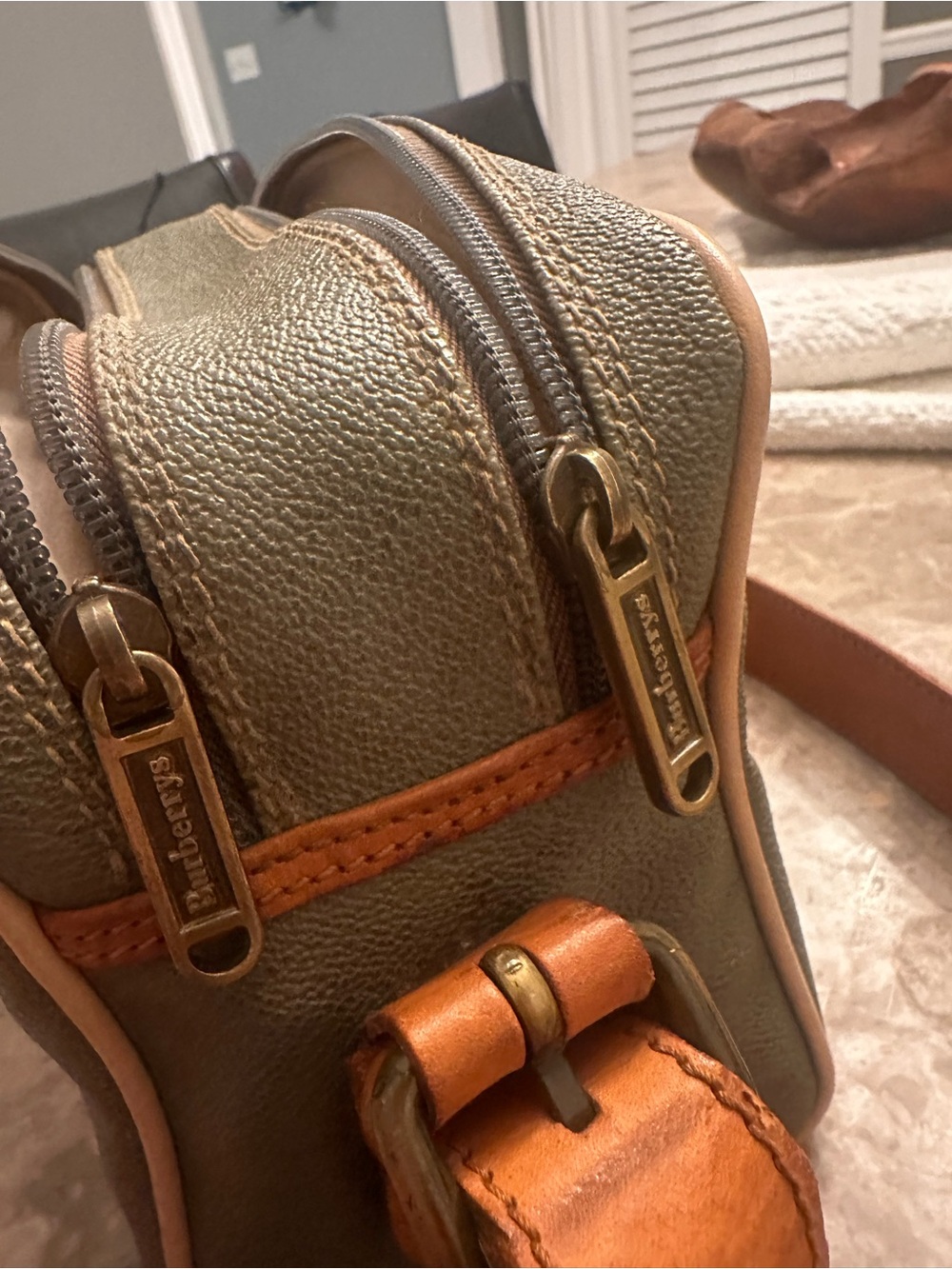 Burberry Olive Green Leather Crossbody with Signature Check Strap - Picture 4 of 12